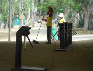 Catracas foram instaladas neste sábado no Lomantão (Foto: Eric Luis Carvalho)