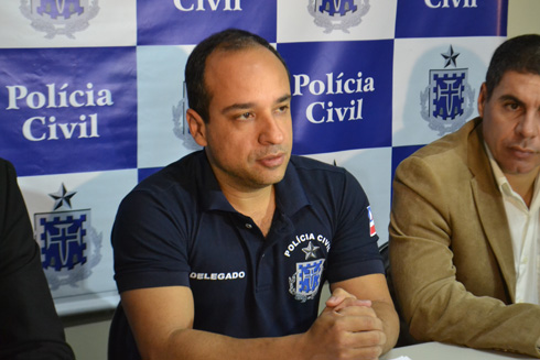 Segundo o coordenador da Polícia Civil na cidade, Marcus Vinícius, o grupo que realizava a diligência localizou a casa do acusado, quando foram recebidos com vários tiros