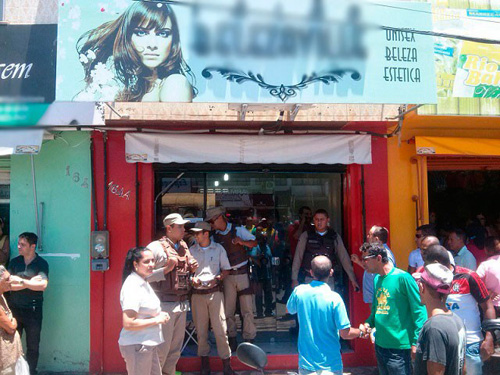 Crime aconteceu dentro de salão de beleza em Jequié (Foto: Uberlan Costa / Blog Marcos Frahm)