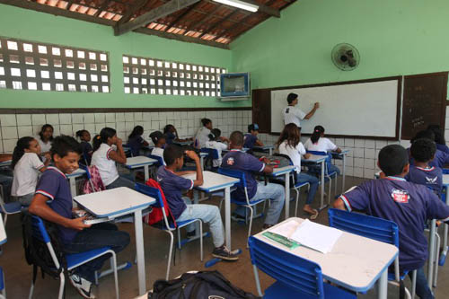 Professores usam criatividade para torna aulas no verão mais at