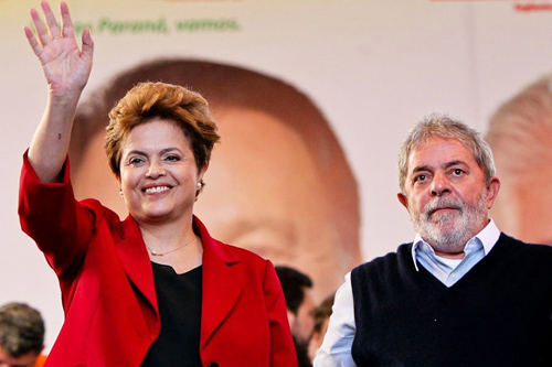 Ao lado do presidente Lula, Dilma Rousseff participou de comício em Curitiba