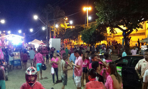 Um homem é morto e seis pessoas são baleadas durante comício político na Bahia (Foto: Giro Ipiaú)