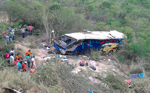 Ônibus saiu de Pernambuco com destino de São Paulo (Foto: Edson Nunes/ TV Sudoeste)