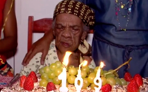 Idosa na Bahia tem primeira festa de aniversário da vida aos 109 anos (Foto: Reprodução/Santa Cruz)