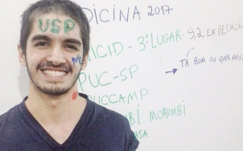 Ângelo Cavalcanti, de Suzano, foi aprovado em nove universidades de medicina. Ele também gabaritou em química e biologia na Fuvest (Foto: Angelo Cavalcanti/ Arquivo Pessoal)